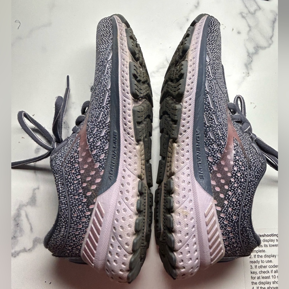 Brooks Guiderails Women's Running Shoes in Gray and Pink